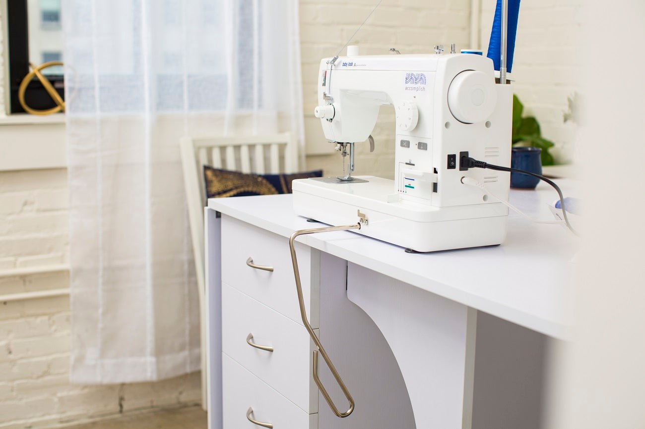 Baby Lock Accomplish Sewing Machine - with FREE Online Classes (BA-LOK60D) - Quality Sewing & Vacuum