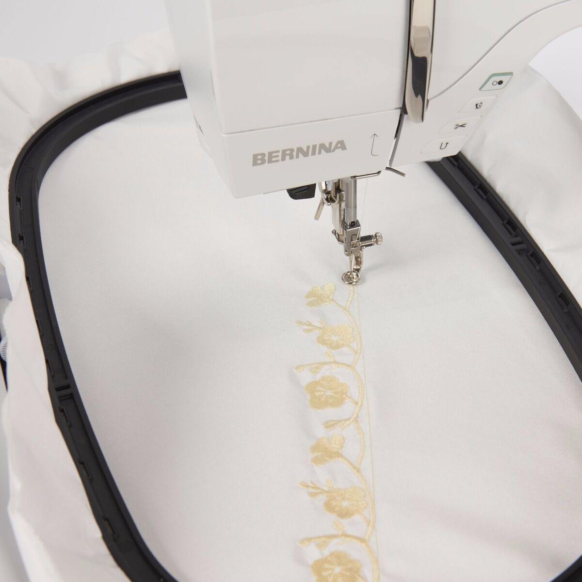 Bernina 700 Dedicated Embroidery Machine with Thread Stand - Quality Sewing & Vacuum