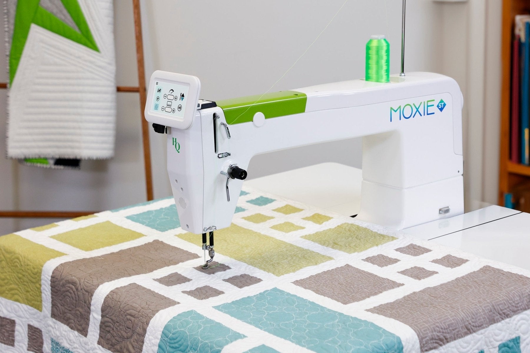 Handi Quilter Moxie ST 18" Sit Down Longarm Quilting Machine