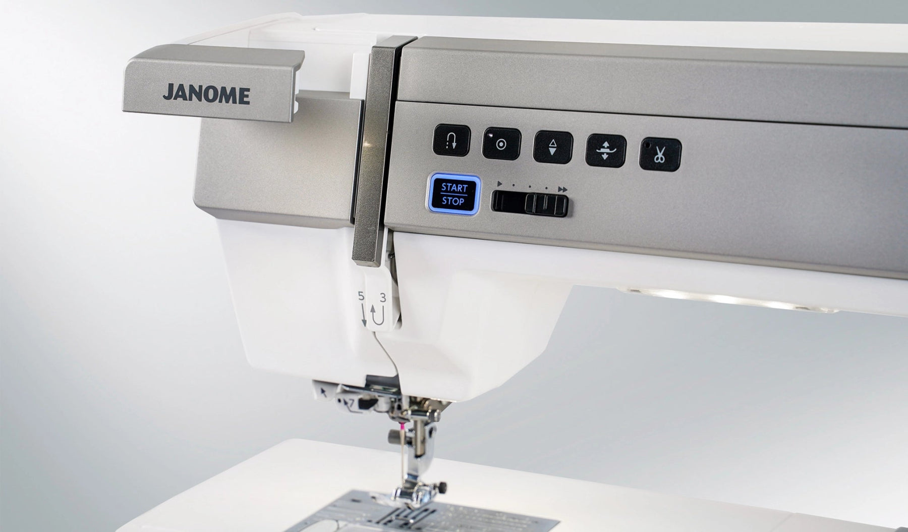 Janome Horizon Memory Craft 9480QC Professional Sewing & Quilting Machine