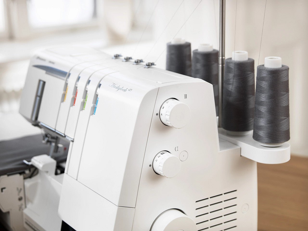 Viking Huskylock S21 Serger