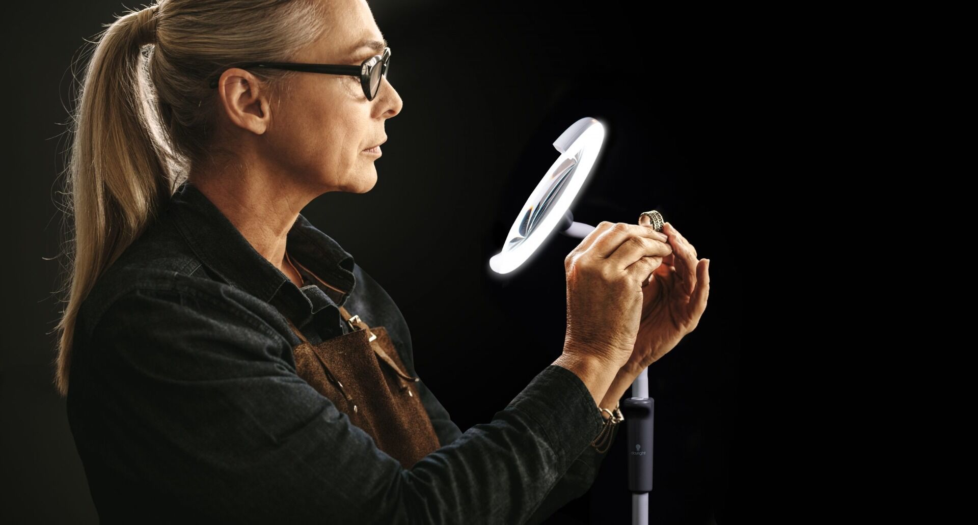 Magnificent Pro: 3-in-1 Magnifying Lamp - The Daylight Company